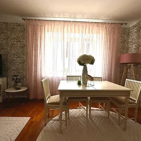 דירה Cozy In Downtown *
